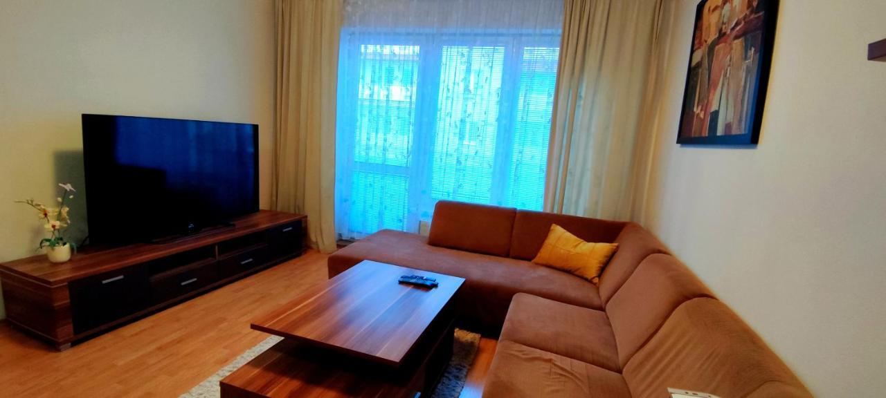 2 Izbovy Byt 60M2 V Centre Na Bakossovej, 24H Self Checkin Apartment Банска бистрица Екстериор снимка